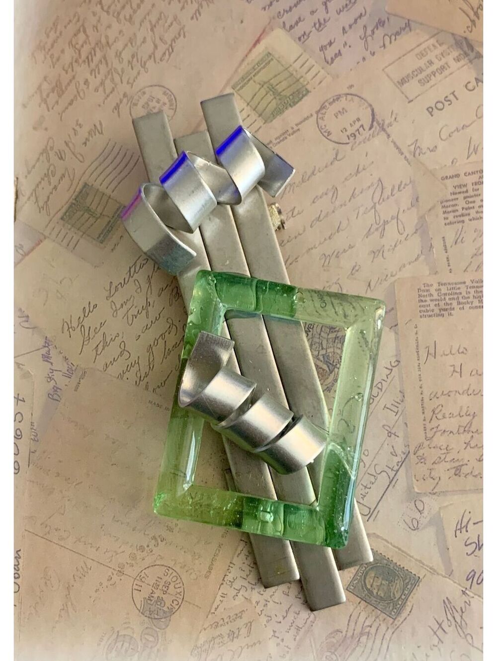 Vintage Art Deco Style Green Art Glass & Brushed Metal Ribbon Brooch Pin